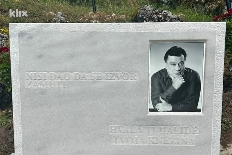 Spomen-obilježje Halidu Bešliću na Romaniji  (Foto: Klix.ba)