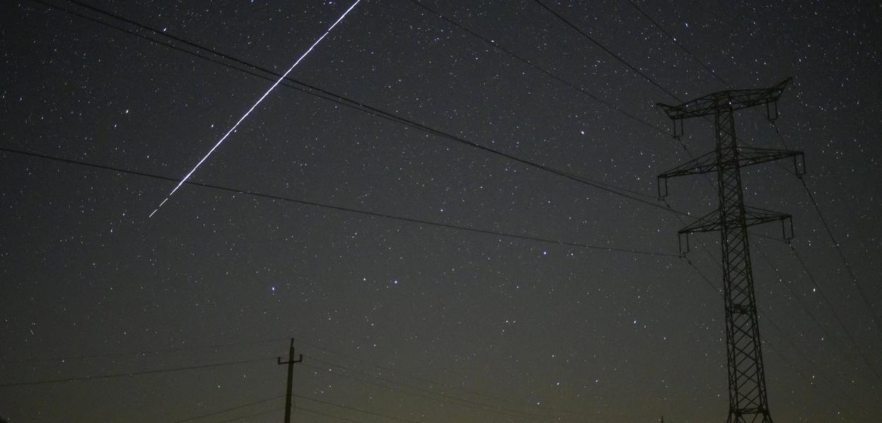 Satelit Starlinka zabilježen u Mađarskoj, 12. maj 2021. (Foto: Peter Komka/MTI via AP)
