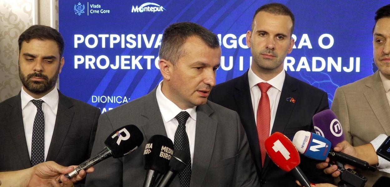 Sa potpisuvanja ugovora (Foto: Mediabiro)