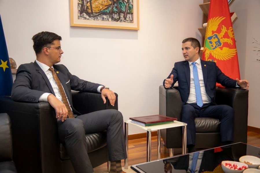 ISTA RETORIKA I ISTE OBMANE: Šaranović i Bečić