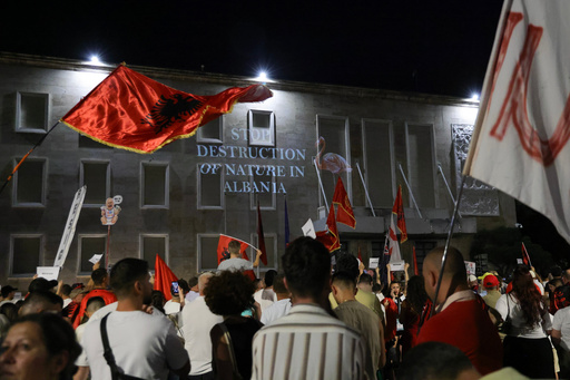 . (AP Photo/Hameraldi Agolli) (Foto: Hameraldi Agolli)