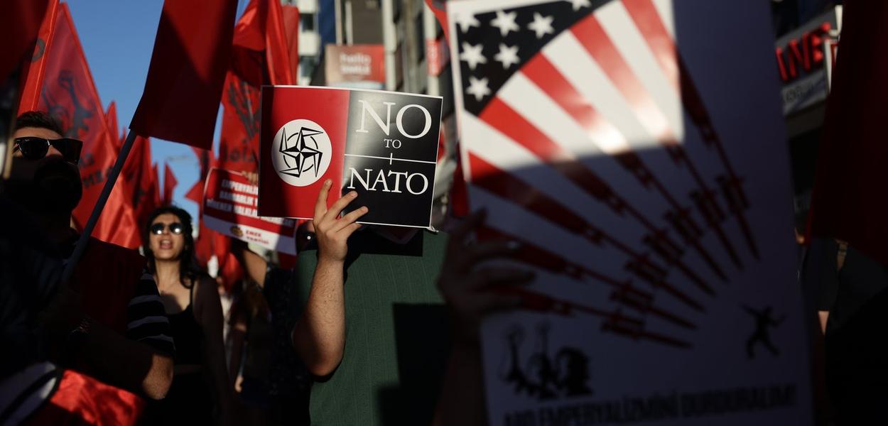 Sa anti-NATO protesta u Turskoj, 5. jul 2026. (Foto: AP Photo/Erdem Sahin)