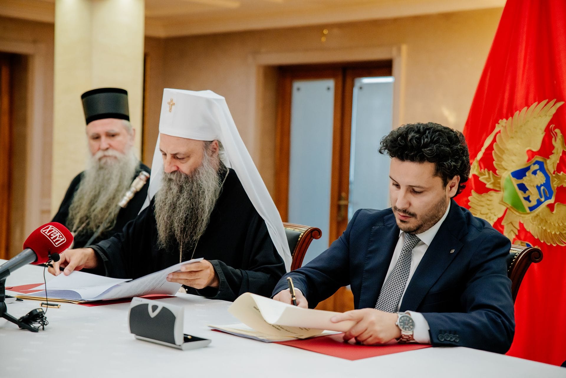 PREDAJA CRNOGORSKOG SAKRALNOG NASLJEĐA CRKVI DRUGE DRŽAVE: Potpisivanje ugovora sa SPC