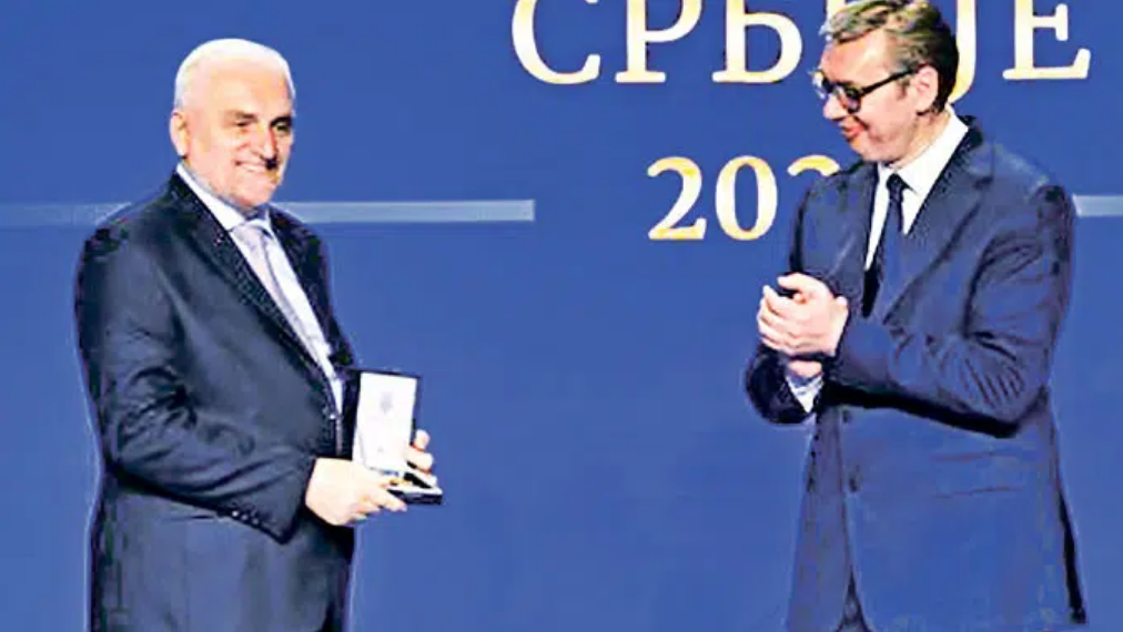 ZASLUŽENO PRIZNANJE: Novica Đurić i Aleksandar Vučić 