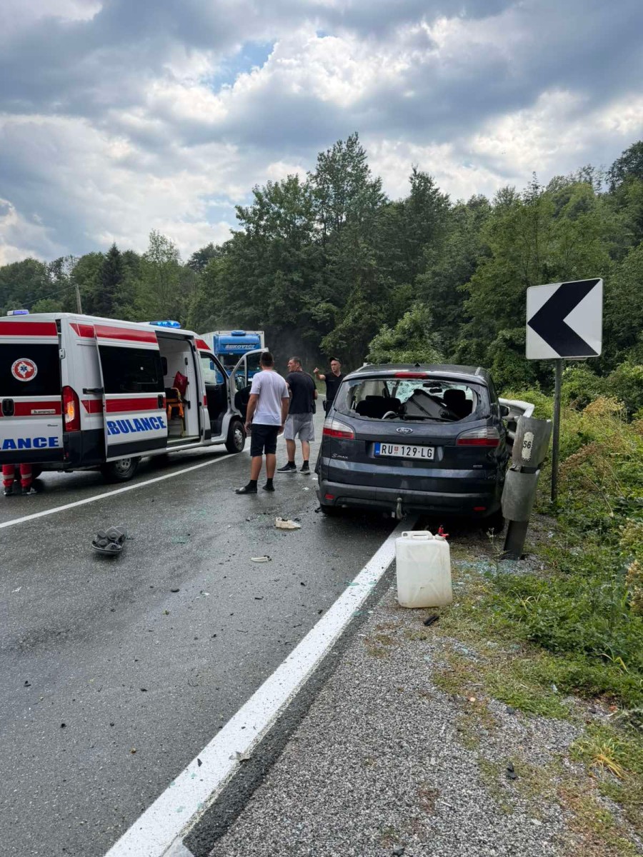 Saobraćajna nezgoda kod Kolašina (Foto: Patrola CG/Viber)