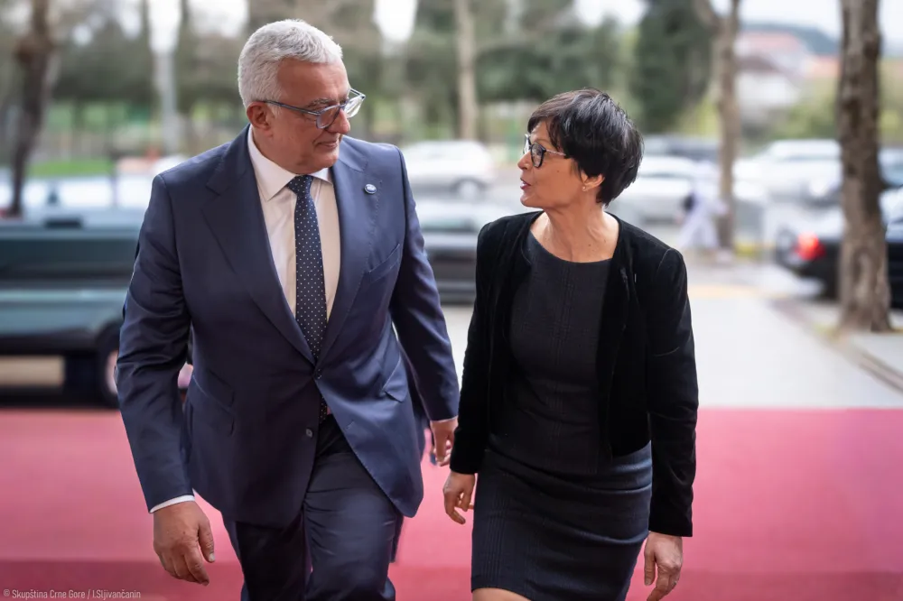 EUFORIJA: Andrija Mandić i Marta Kos (Foto: Skupština Crne Gore )
