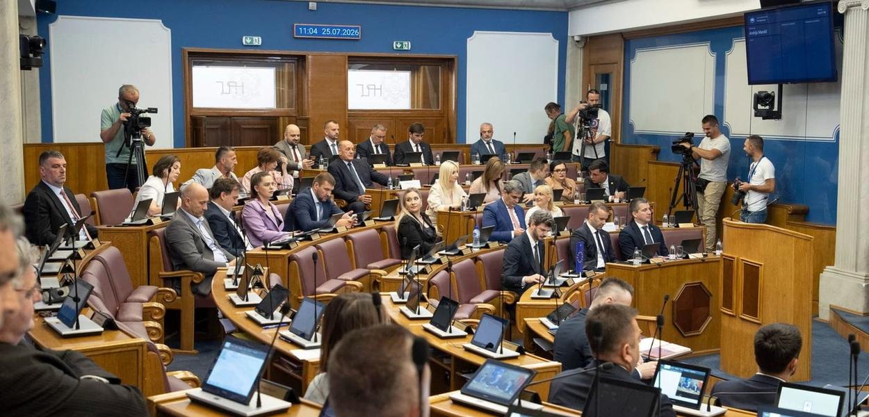 Sa premijerskog sata (Foto: SKupština Crne Gore)