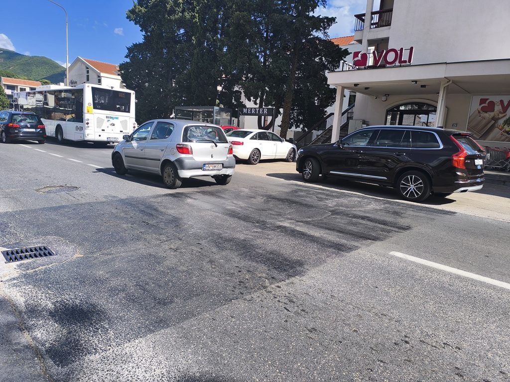 Uklonjen pješački prelaz (Foto: RTHN)