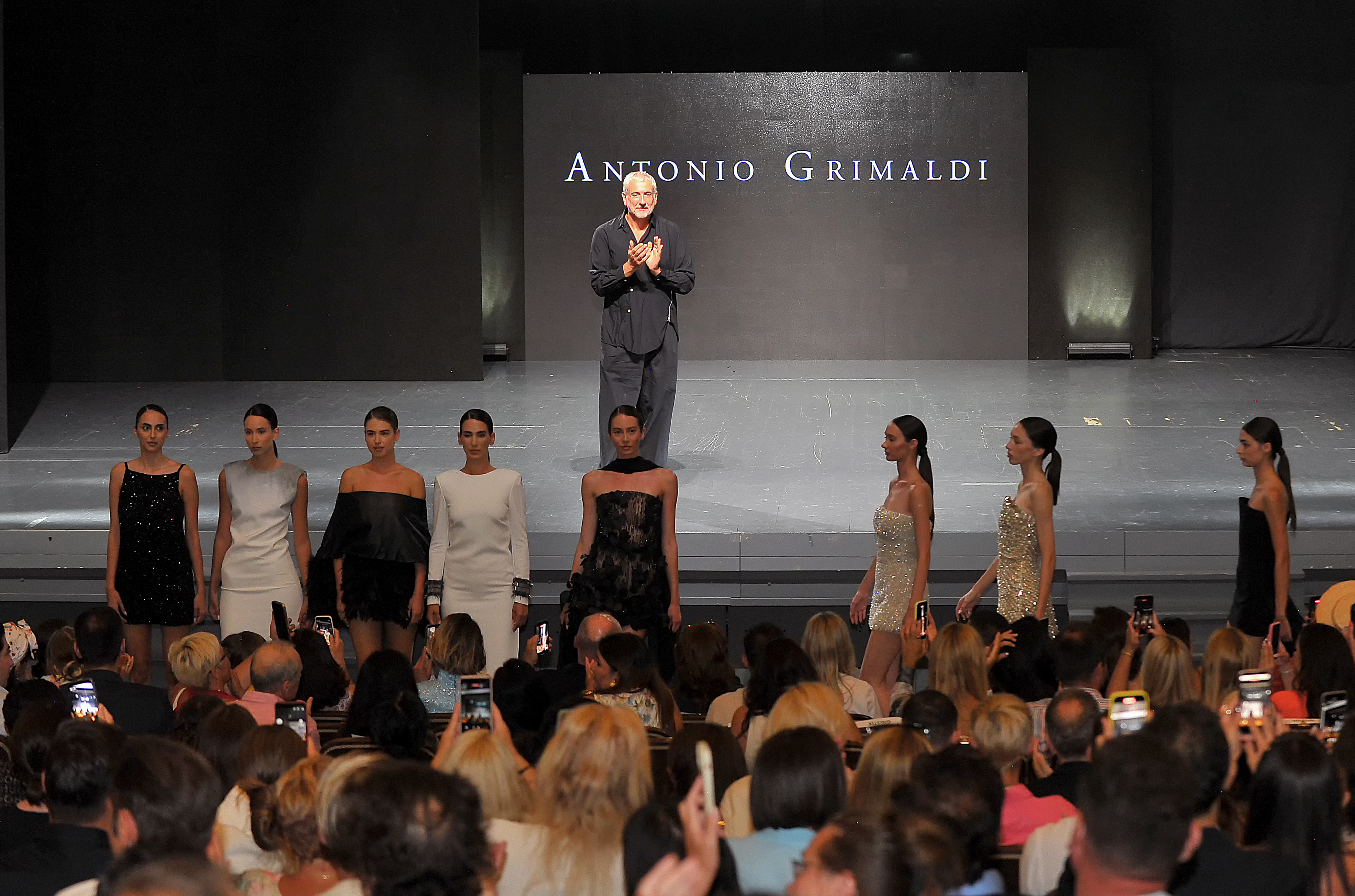 Revija Antonija Grimaldija