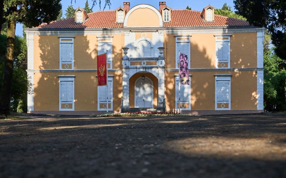 Dvorac Petrovića, sjedište Muzeja savremene umjetnosti u Podgorici