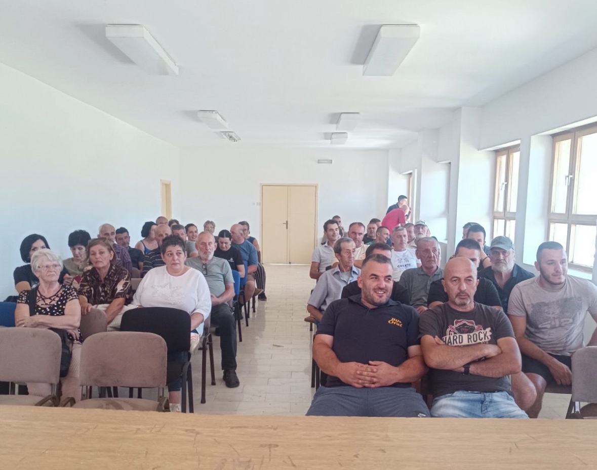 ZABRANO NOVO RUKOVODSTVO: Današnji Zbor stanovnika MZ Grahovo (Foto: Portal ETV )