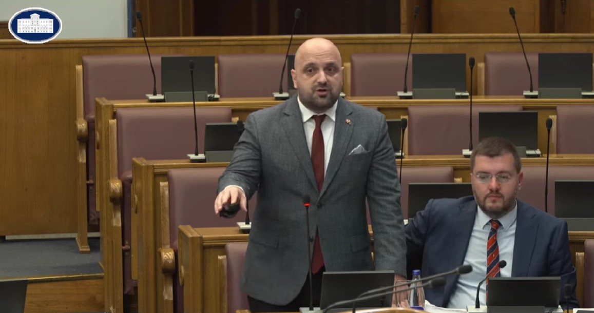 Bojan Božović, stop kadar (Foto: Skupština Crne Gore/Jutjub)