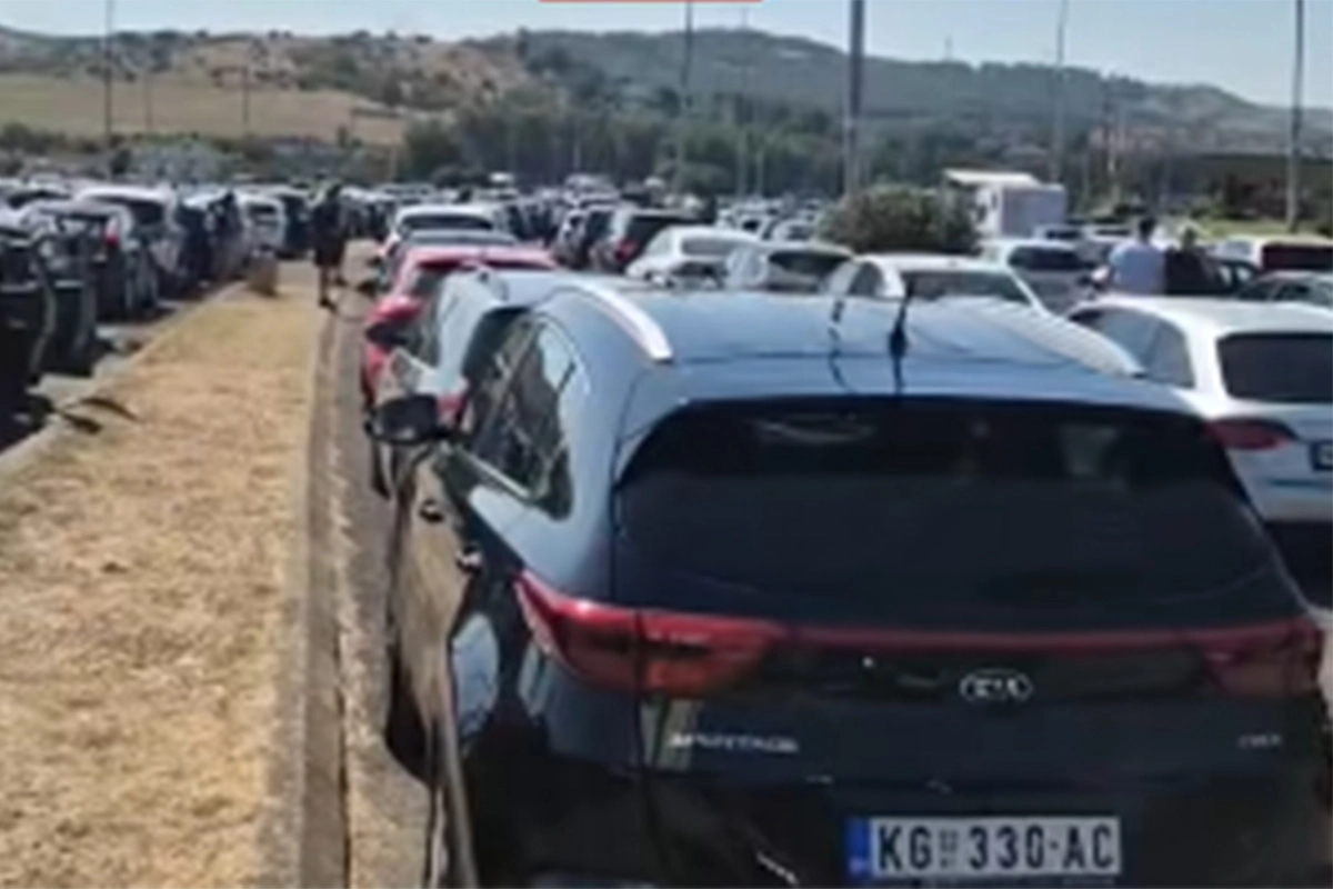 Vozači u kilometarskim kolonama na ulazu u Grčku (skrinšot) (Foto: Put do Grčke - Trip to Greece/Facebook)