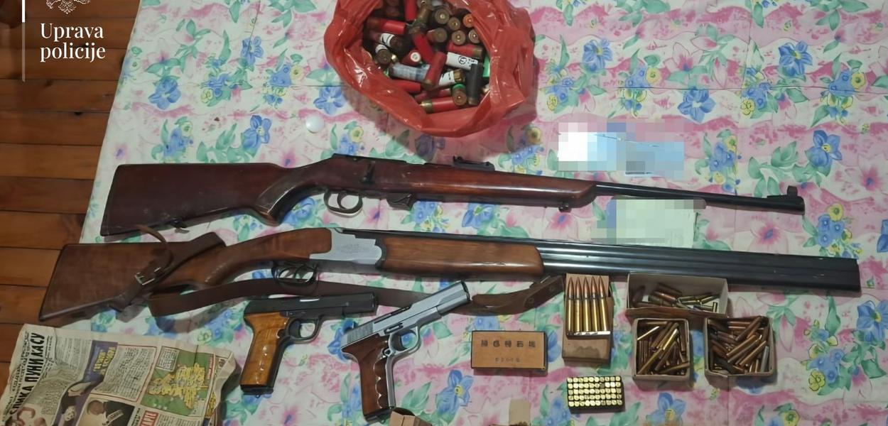 Pronađeno oružje (Foto: Uprava policije)
