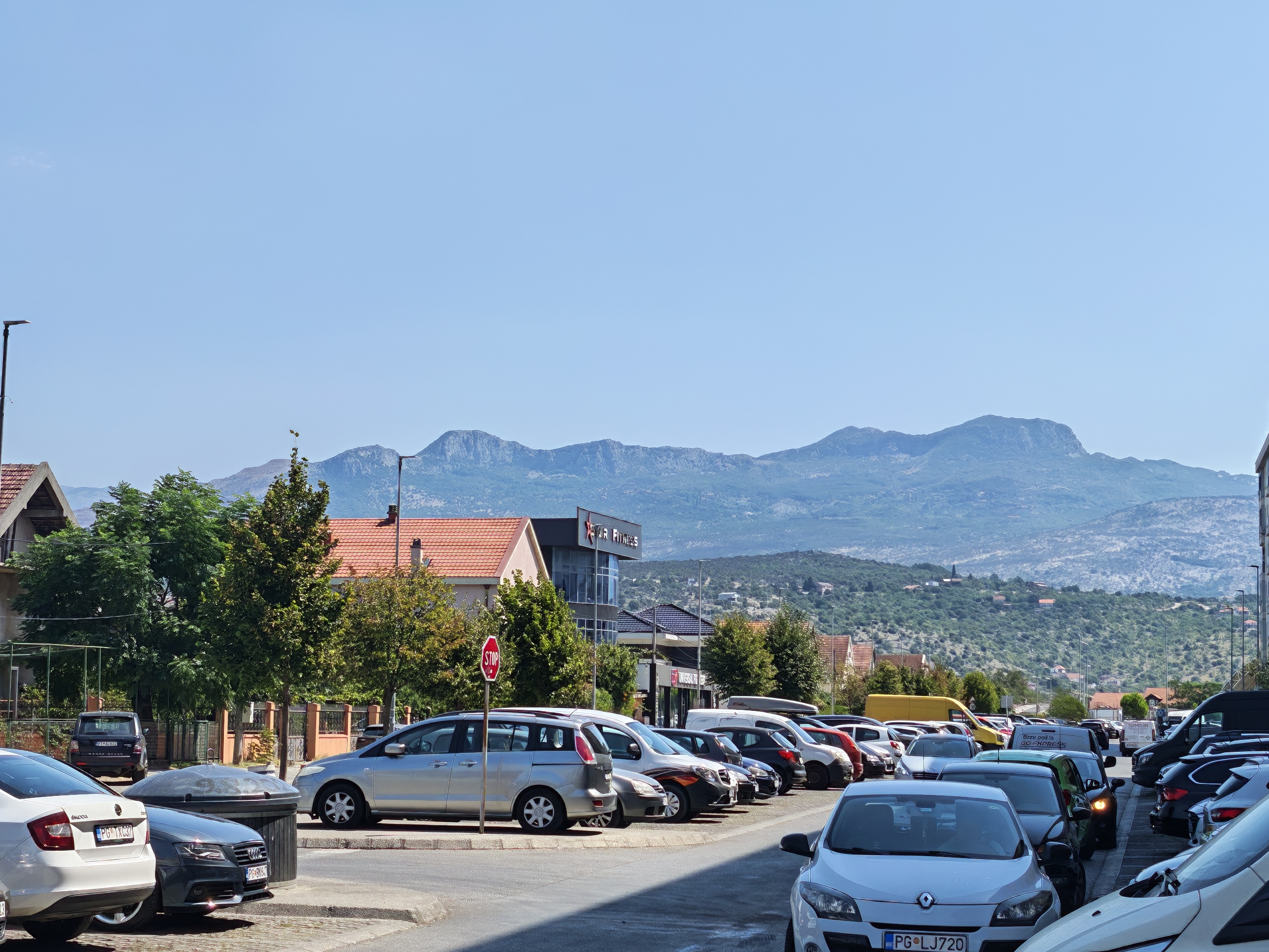 Podgorica, nepropisno parkiranje, parking