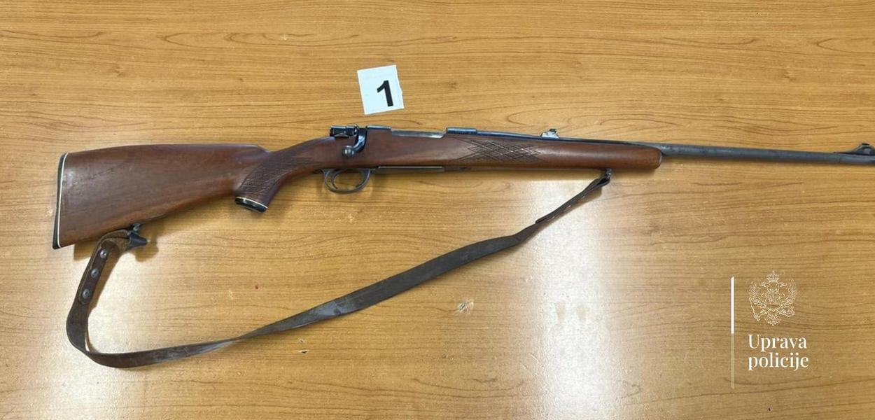 Oduzeti lovački karabin (Foto: Uprava policije)
