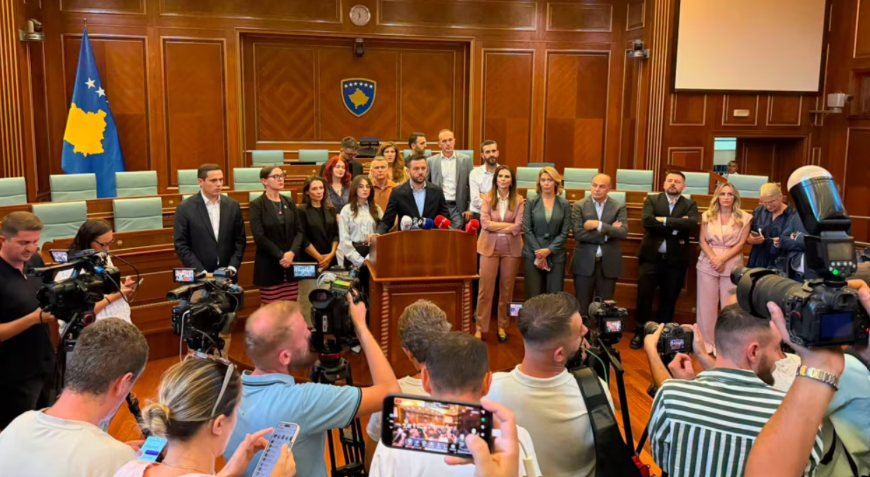 Poslanici Demokratske partije Kosova i Alijanse u sali Skupštine Kosova, 12. avgusta 2026. (Foto: PDK - Fejsbuk)