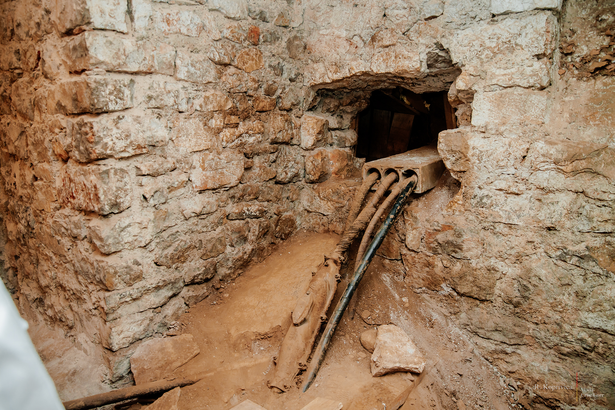 Tunel do depoa Višeg suda u Podgorici