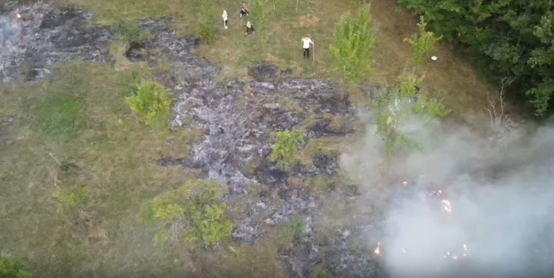 Paljenje vatre na otvorenom u Bijelom Polju (Foto: Stop kadar)