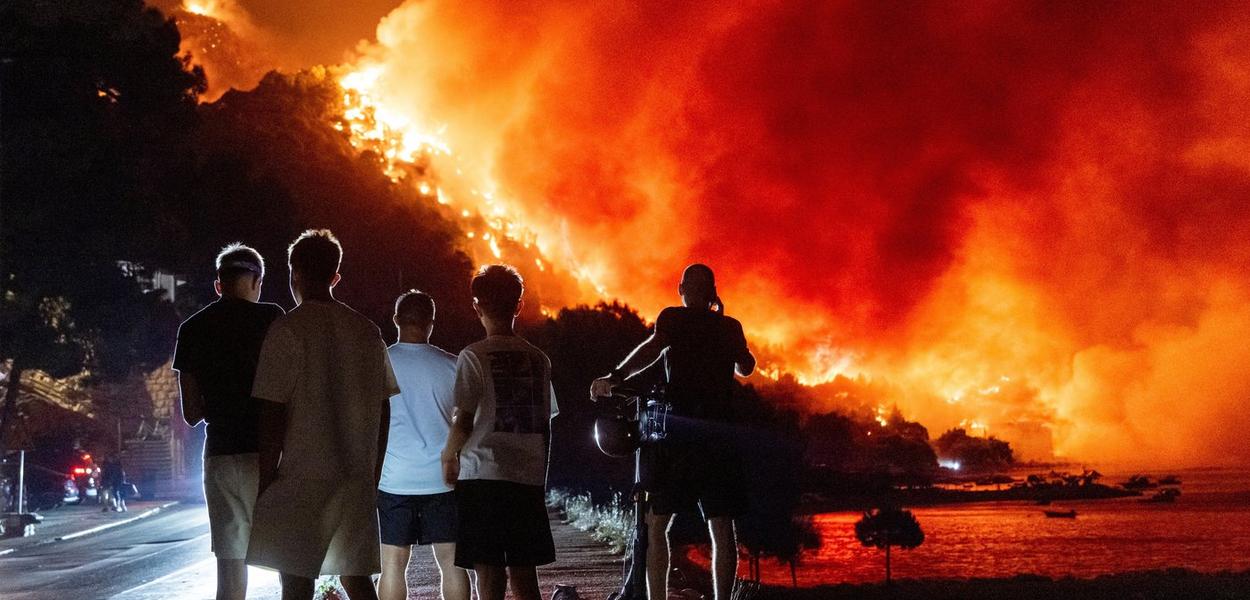 Požar u Omišu (Foto: AP Photo/Tom Dubravec)