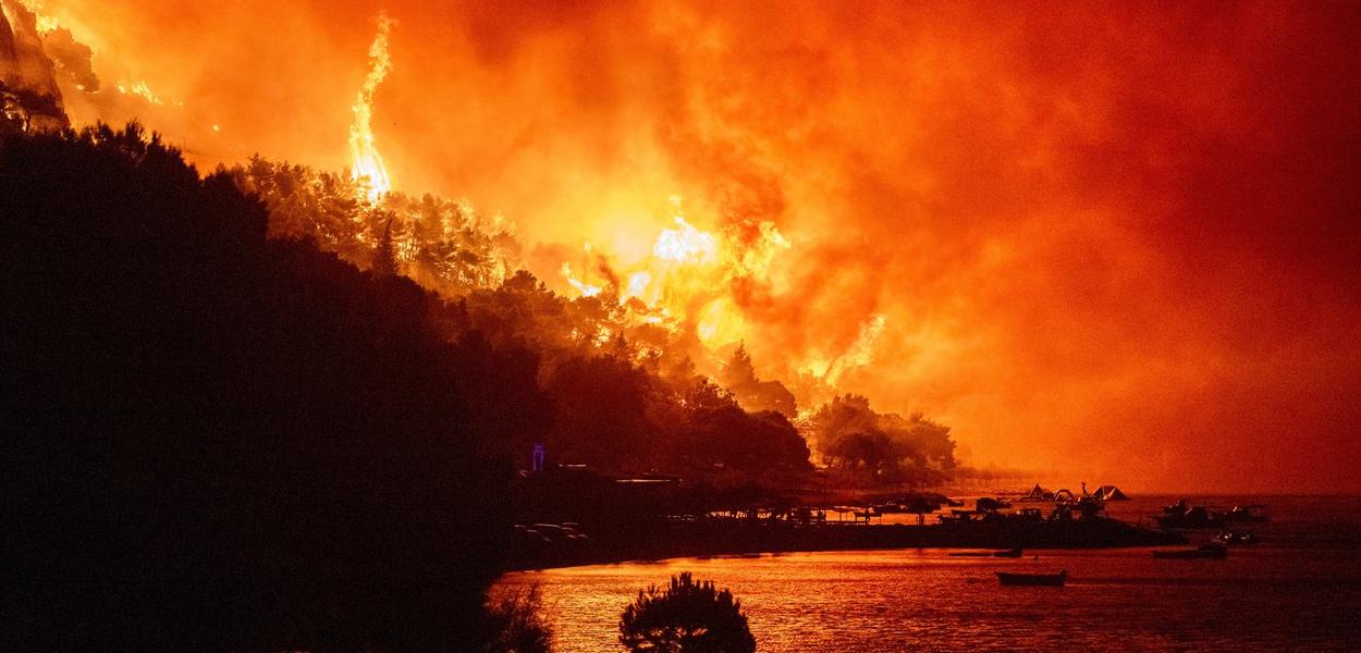 Požar u Omišu (Foto: AP Photo/Tom Dubravec)
