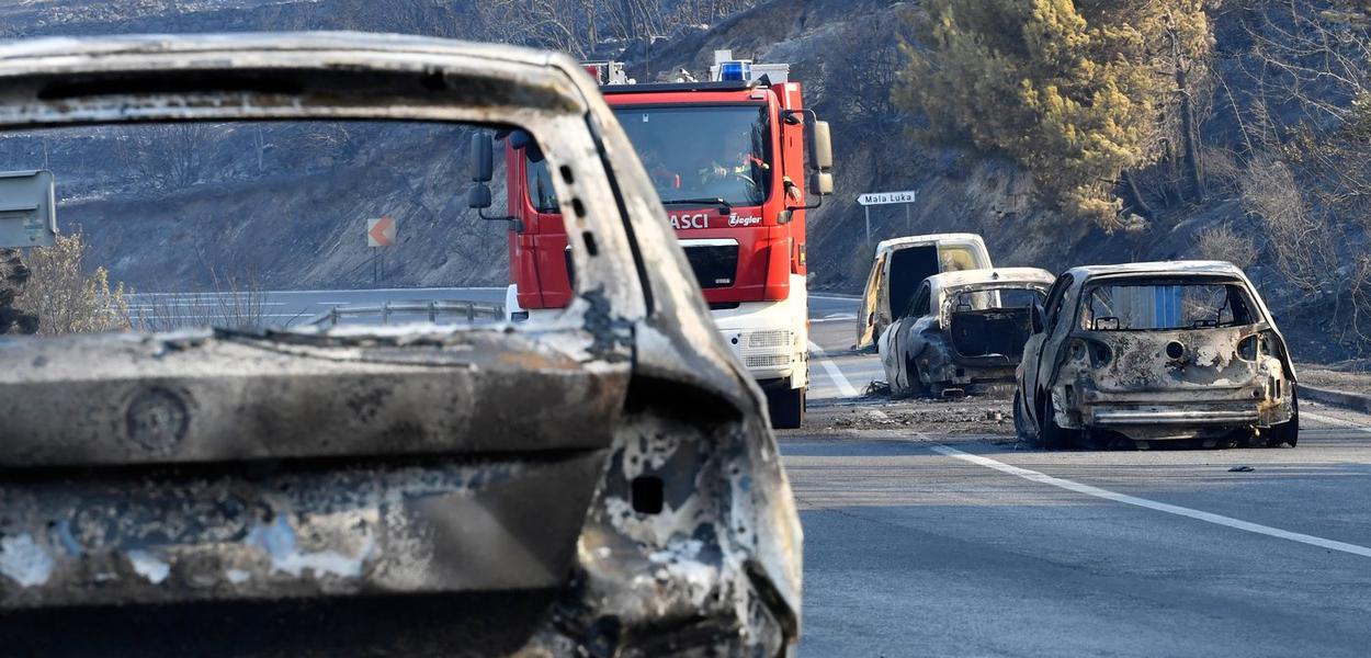 Posljedice požara u Omišu (Foto: AP Photo/Josko Ponos)