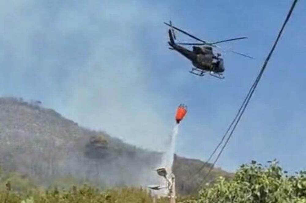 VELIKI TRUD SEISPLATIO: Nalet helikoptera sa vedrom za gašenje požara