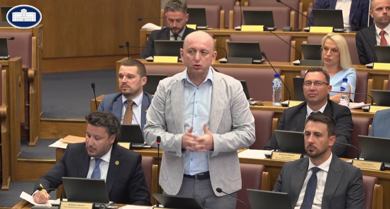 Milan Knežević na sjednici 24.8.2026. (Foto: Skupština Crne Gore/Jutjub)