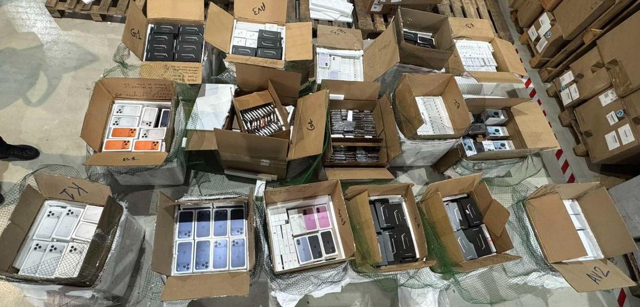 Krijumčareni telefoni (Foto: Uprava policije)