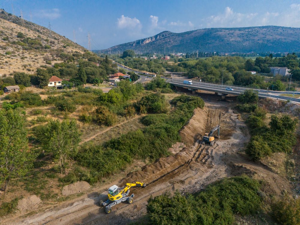 Čišćenje korita rijeke Sitnice (Foto: Glavni grad Podgorica)