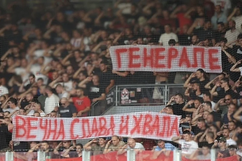 Sramotna poruka navijača Crvene Zvezde koju je podijelio i ovaj fudbalski klub na svojim kanalima na društvenim mrežama (Foto: Klix.ba)
