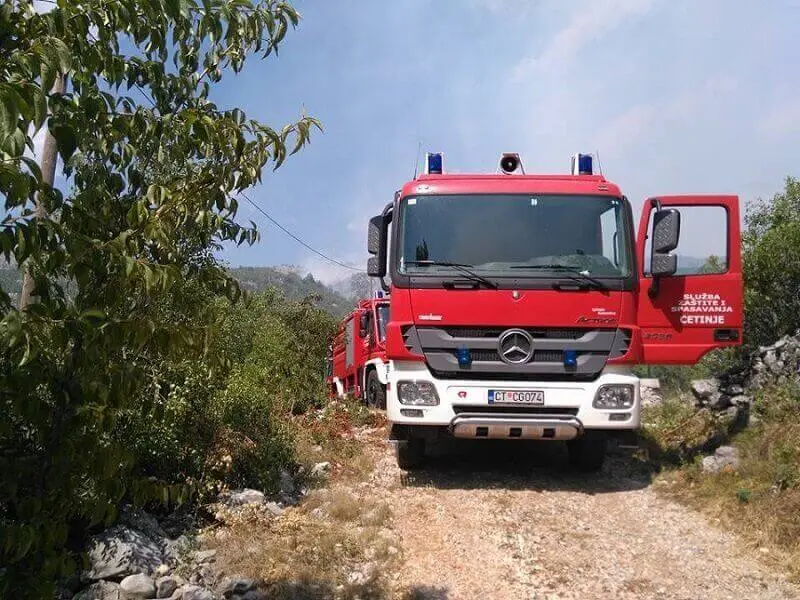 Vatrogasci na terenu (Foto: Cetinjski list)