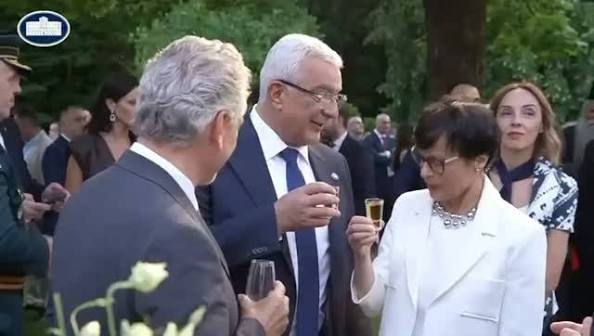 EVROPSKA ŠUTNJA: Satler, Mandić i Kos nazdravljaju
