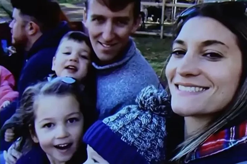 Jedna od porodičnih fotografija Lindzi Klensi koja je prikazana na suđenju