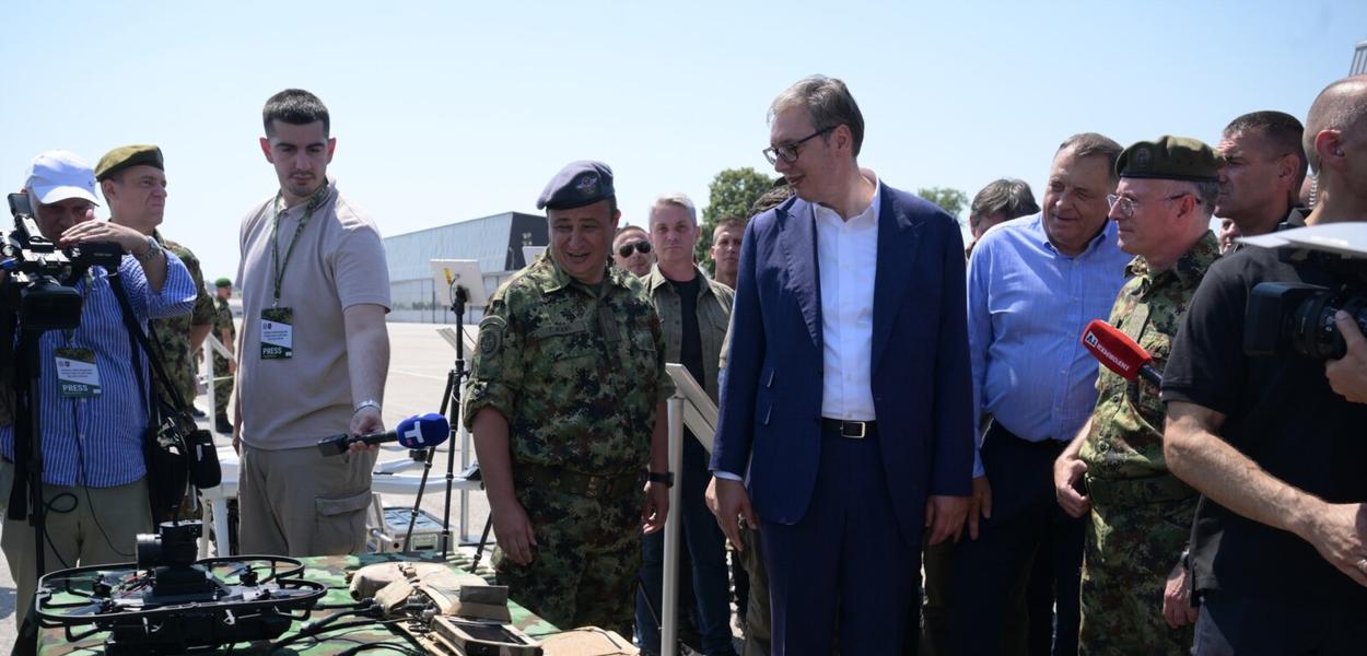 Predsjednik Srbije Aleksandar Vučić na promociji drona LANIUS-X, jun 2026. (Foto: mod.gov.rs/Courtesy Image)