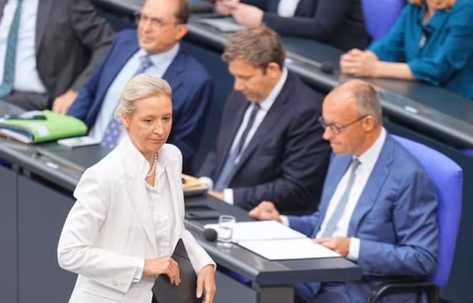 Alis Vajdel i Merc (Foto: Aktuell - stop kadar)