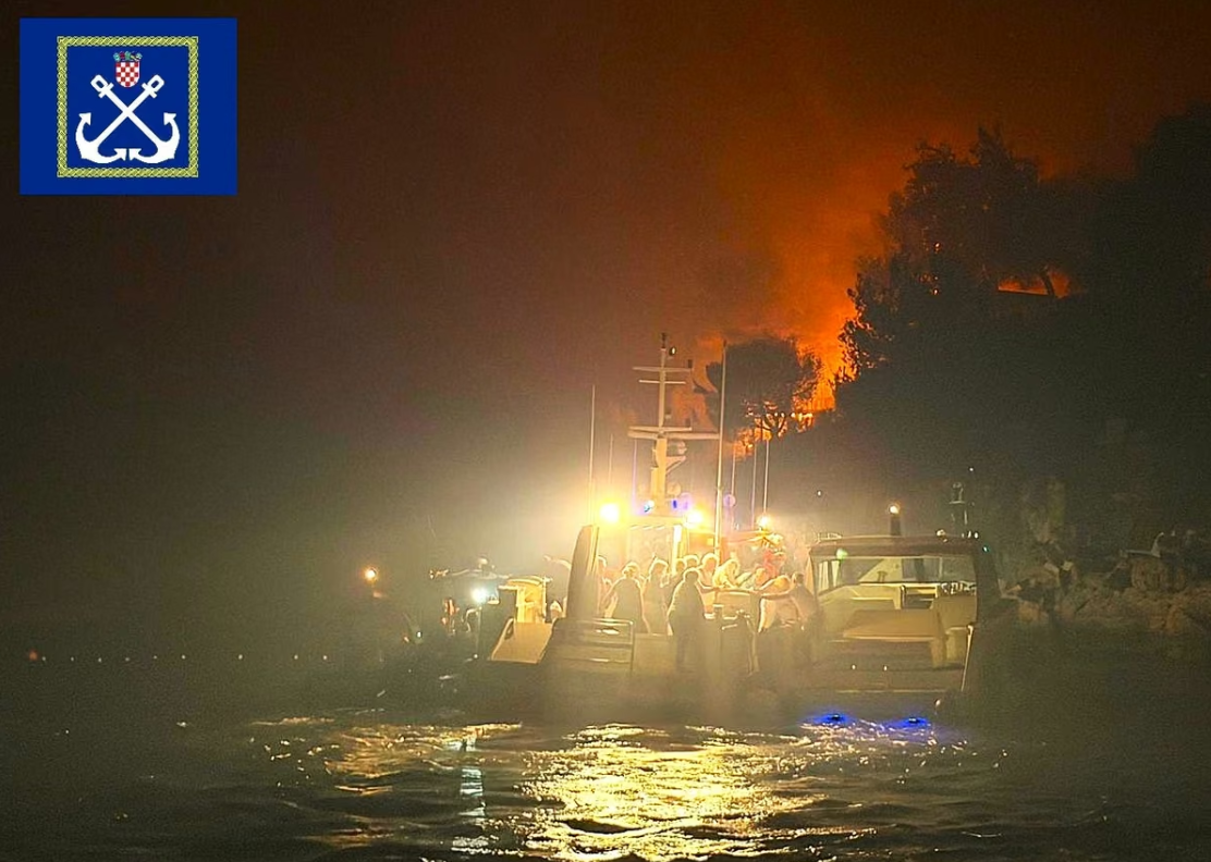 Evakuacija na Braču zbog požara (Foto: Ministarstvo mora, prometa i infrastrukture Hrvatske)