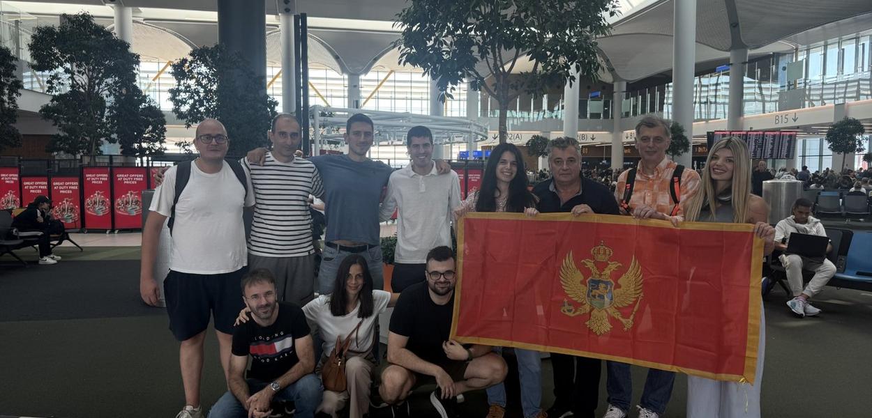 Crnogorska delegacija na aerodromu i i Istanbulu (Foto: Šahovski savez Crne Gore)