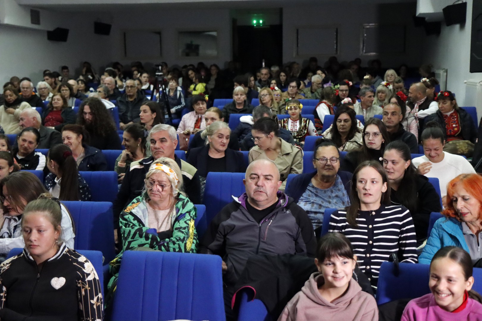 Međunarodni festival malih etno grupa i solista „Zmaj preleće s mora na Dunavu“