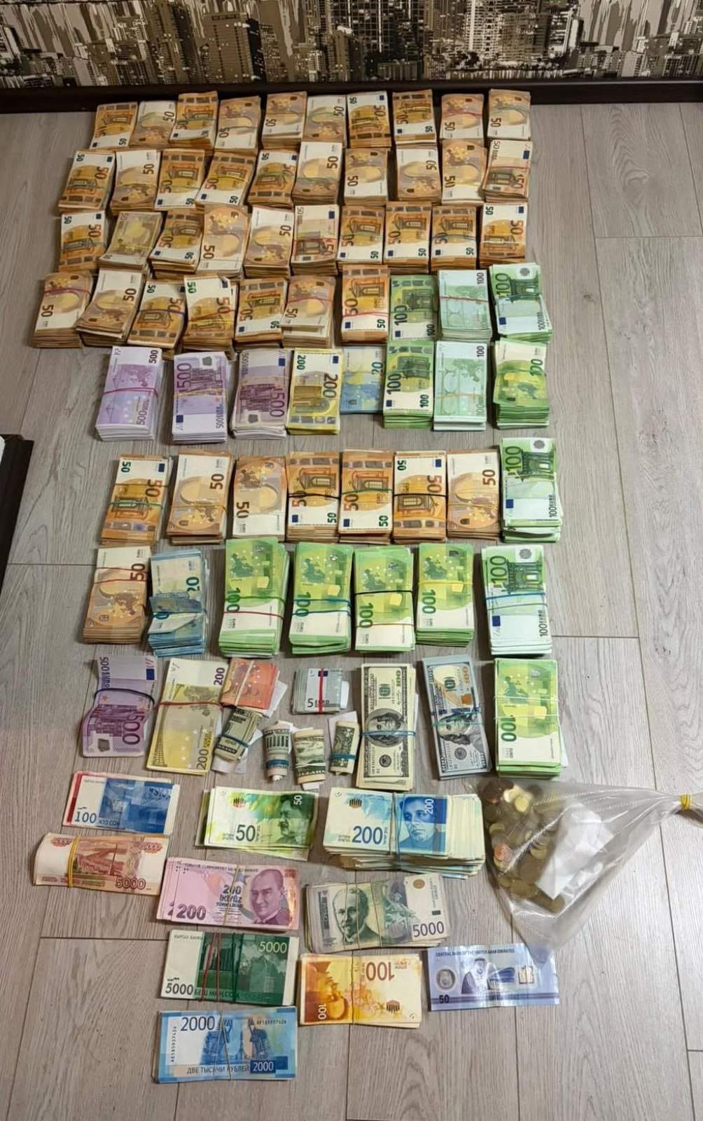 Pronađeni novac (Foto: Uprava policije)