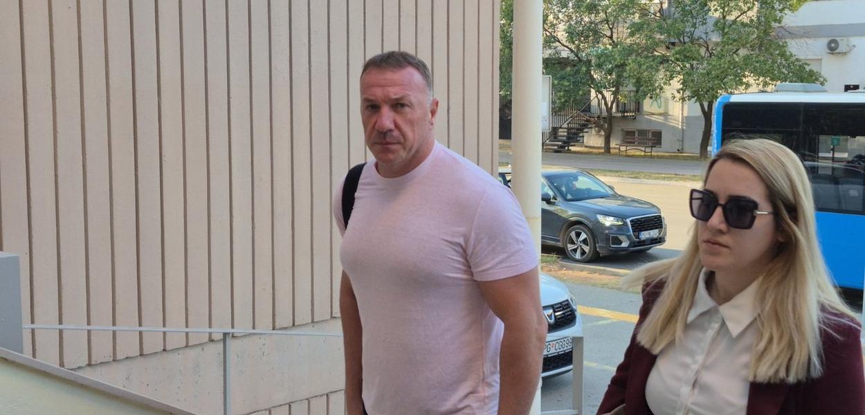 ORGANIZOVANA AKCIJA PROTIV NJEGA: Goran Mitrović sa advokaticom (Foto: Portal ETV)
