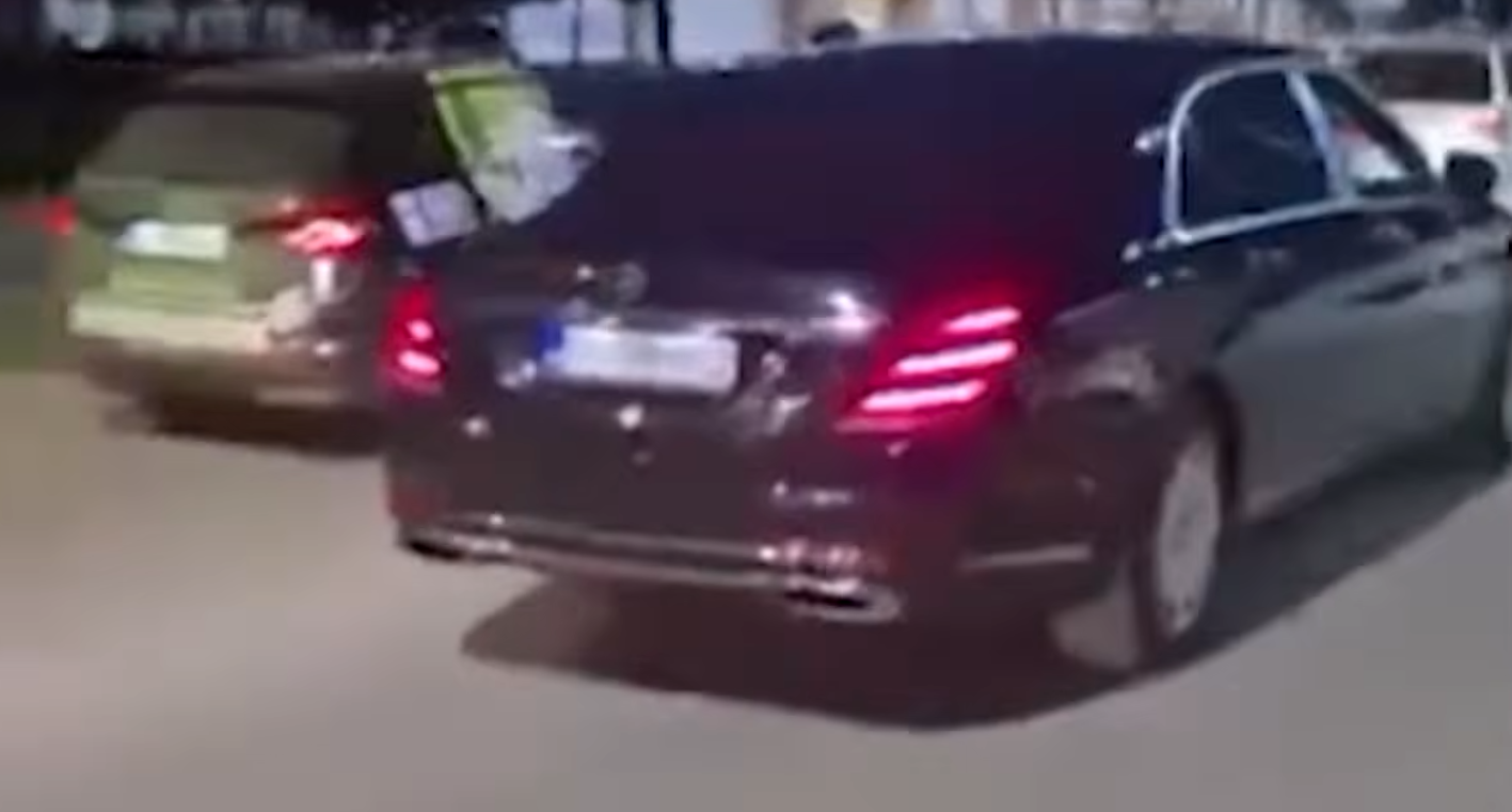 AFERA ,,MAJBAH" KAO POKRRIĆE ZA LAZARA ŠĆEPANOVIĆA: Detalj sa snimka parkiranog auta 