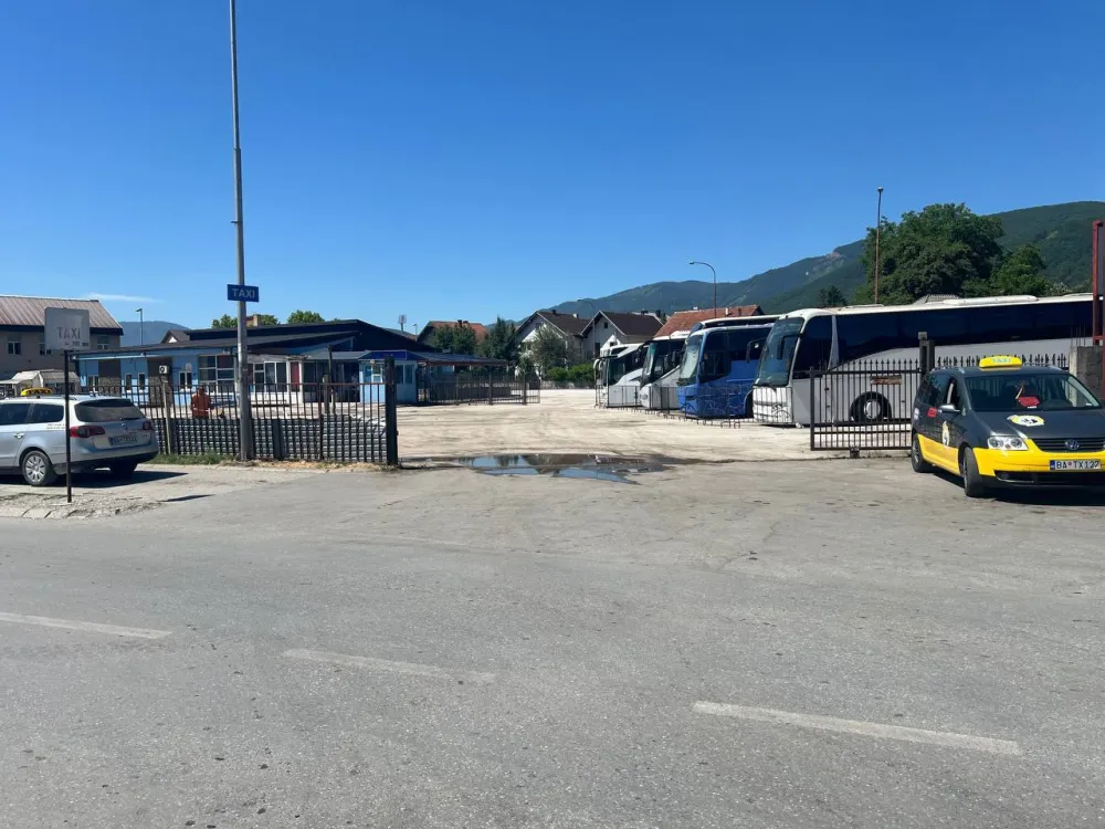 Autobuska stanica u Beranama (Foto: Dan/Darko Jovović)