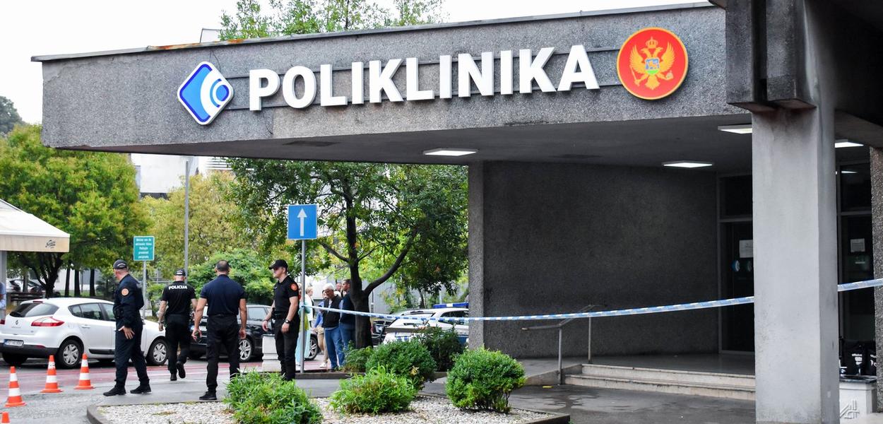Tokom akcije gašenja požara koji je izbio u suterenu Kliničkog centra Crne Gore (Foto: Klinički centar Crne Gore)