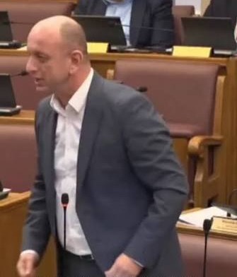 NAJAVIO OSLOBAĐANJE RUSKE PETORKE: Milan Knežević u Skupštini Crne Gore 