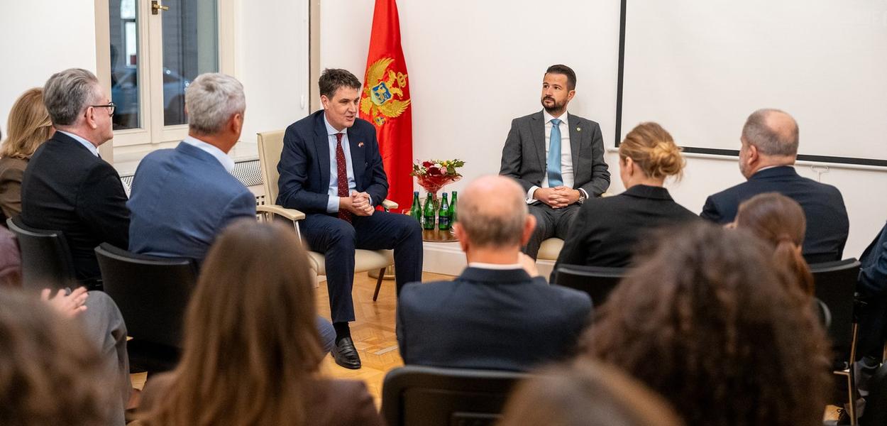 Milatović sa dijasporom u Varšavi (Foto: Kabinet predsjednika Crne Gore)