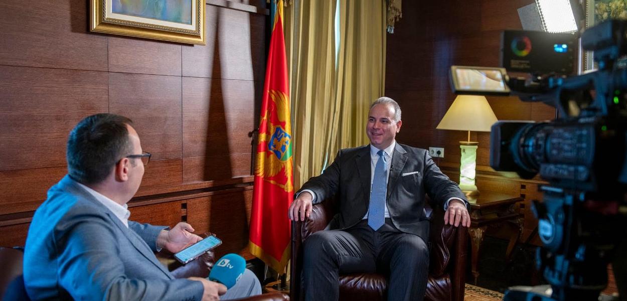 Ivanović daje intervju (Foto: Vlada Crne Gore)