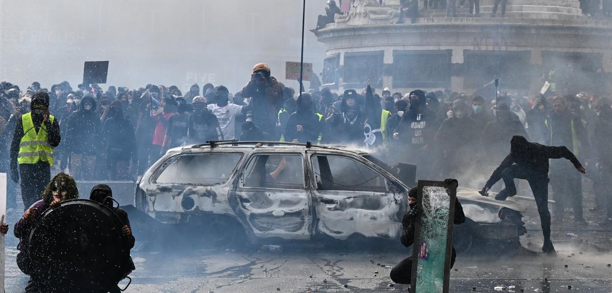Sa protesta u Parizu, Francuska, 17. oktobar 2026. (Foto: AP Photo/Emma Da Silva)