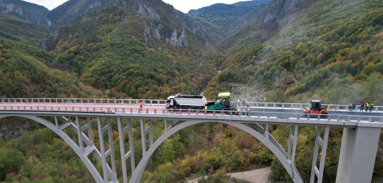 Asfaltiranje mosta na Đurđevića Tari