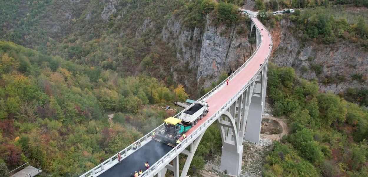 Asfaltiranje mosta na Đurđevića Tari